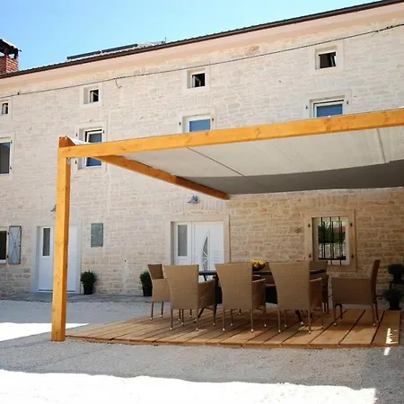 House Mandy 3*